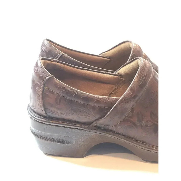 BOC Born Concepts Clogs Size 8.5 Womens Shoes Brown Embossed Floral Tooled Vegan - Picture 6 of 10